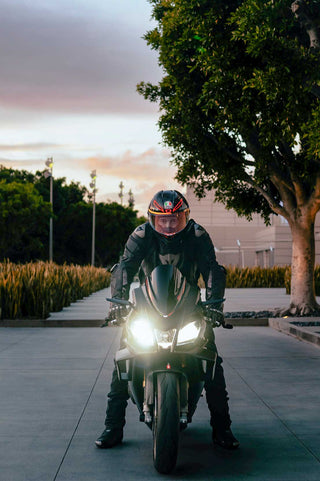 Motorcycle contextual 004