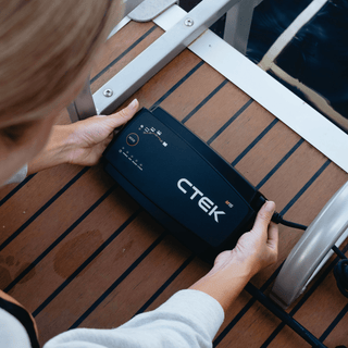 M15 UK Battery Charger 12V - CTEK