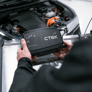 PRO25S UK Battery Charger 12V - CTEK